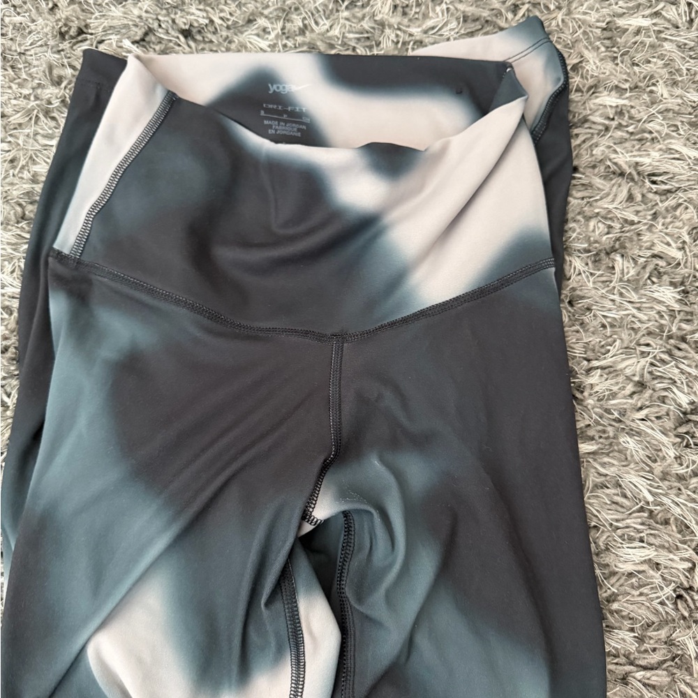 NIKE YOGA Gray and White Yoga Leggings